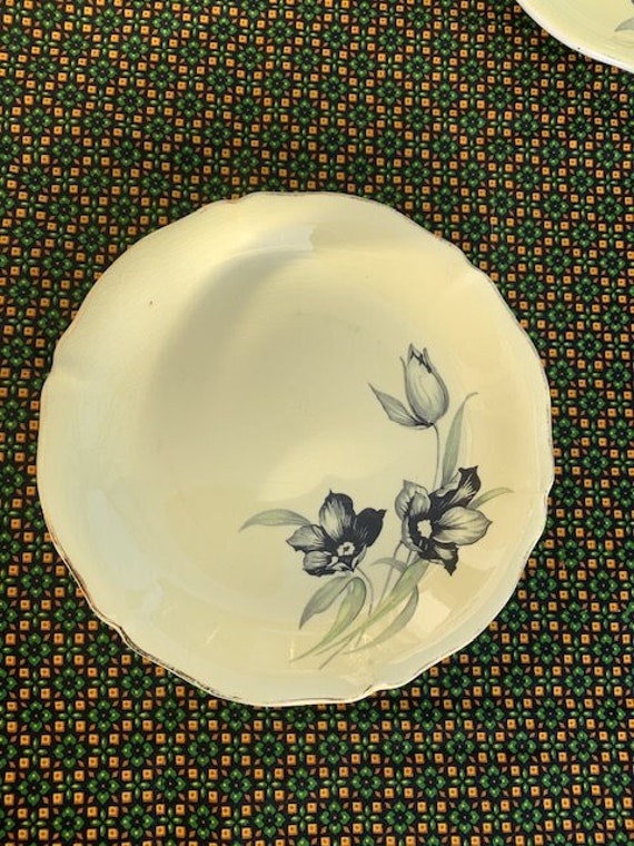 9 small plates, Ceranord St Amand in yellow porcelain with a vintage black tulip pattern