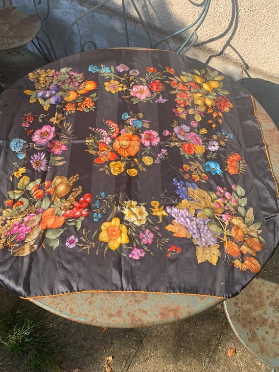 Magnificent Mantero VIII silk scarf vintage collection.
