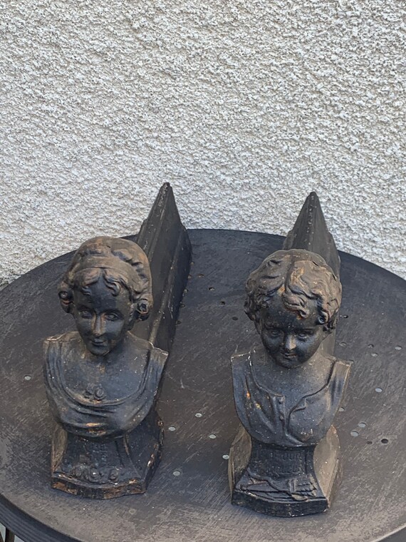 Pair of andirons, marmosets, bust of a pink woman in May and a child, love winner, in black cast iron, Belle Epoque