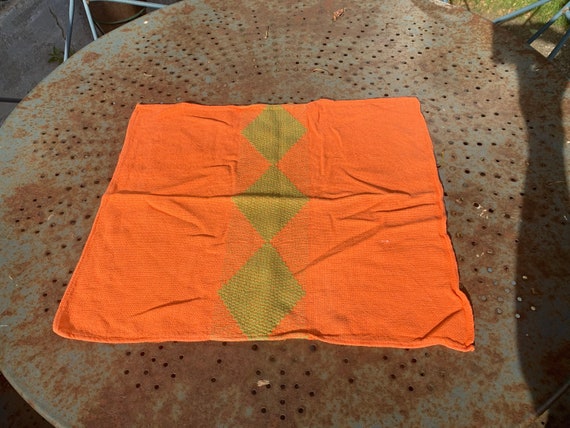 5 orange woven cotton table napkins with a central green woven geometric pattern, vintage table linen 1970