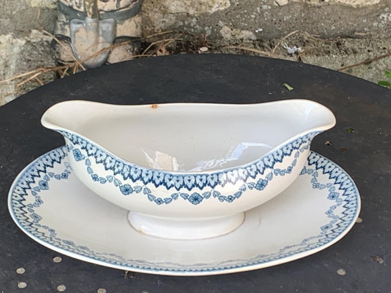 Sauciere model Arras, Sarreguemines, made in France, decorated with blue flowers on a white background, art deco
