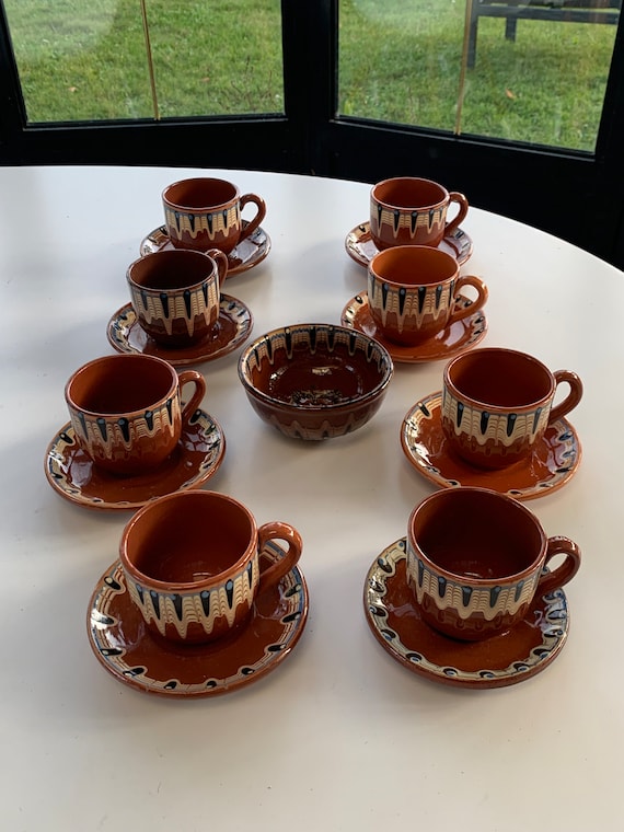 Coffee service composed of 17 pieces, 8 cups, 8 saucers and a sugar bowl, artisanal pottery, enameled with a pretty decor, vintage