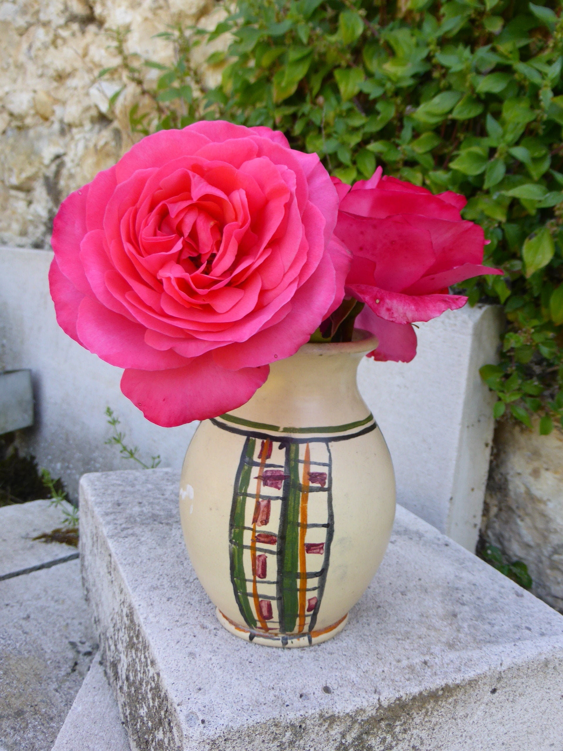 Vase en Ceramique Tourné et Peint A La Main, Design Vintage 1950