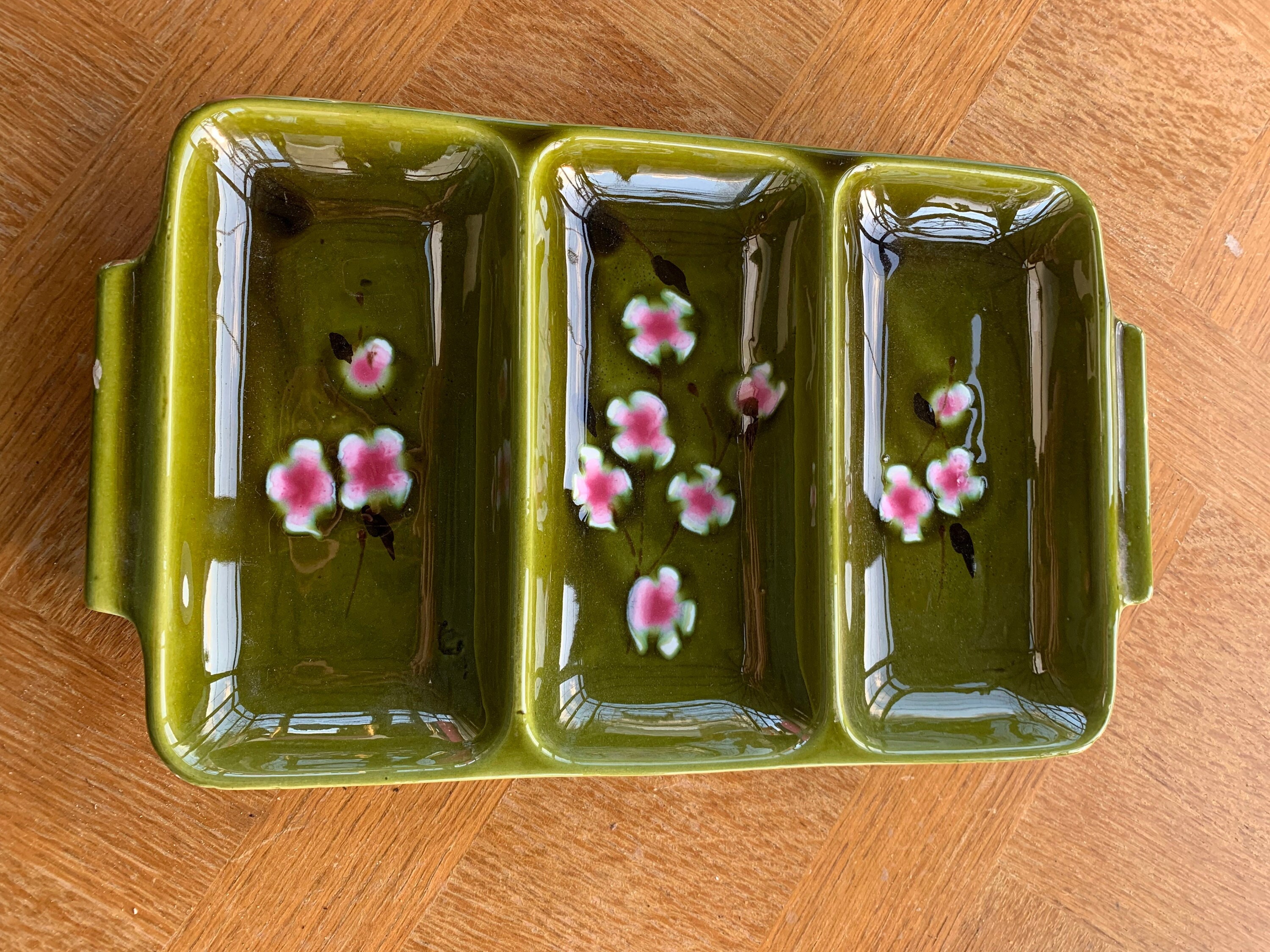 Plat Trois Compartiments, Serviteur, Plateau Poet Laval Drome, Ceramique Emaillée Verte avec Un Moti