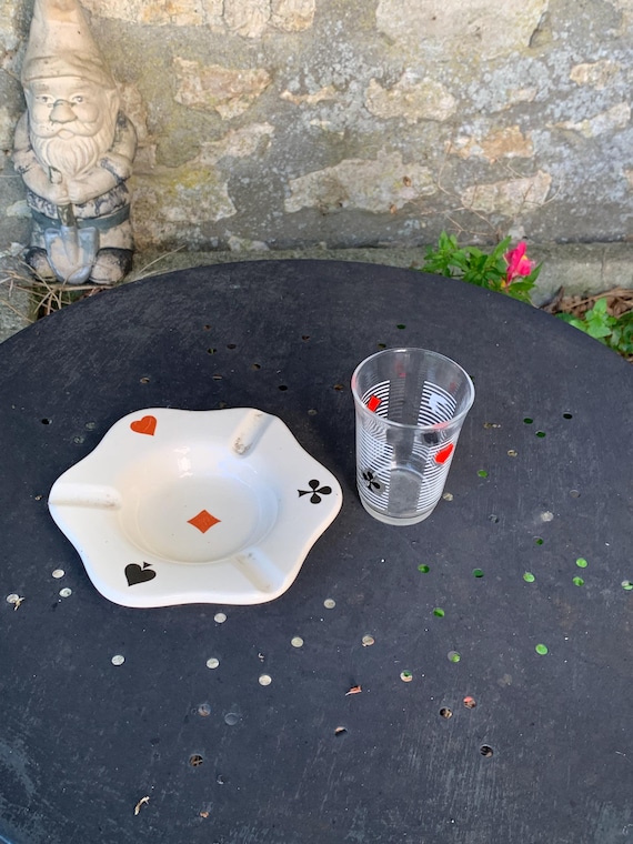 Lot consisting of a Riviere Letort ashtray, a water glass with card game motif, spades, clubs, diamonds and hearts vintage 1950