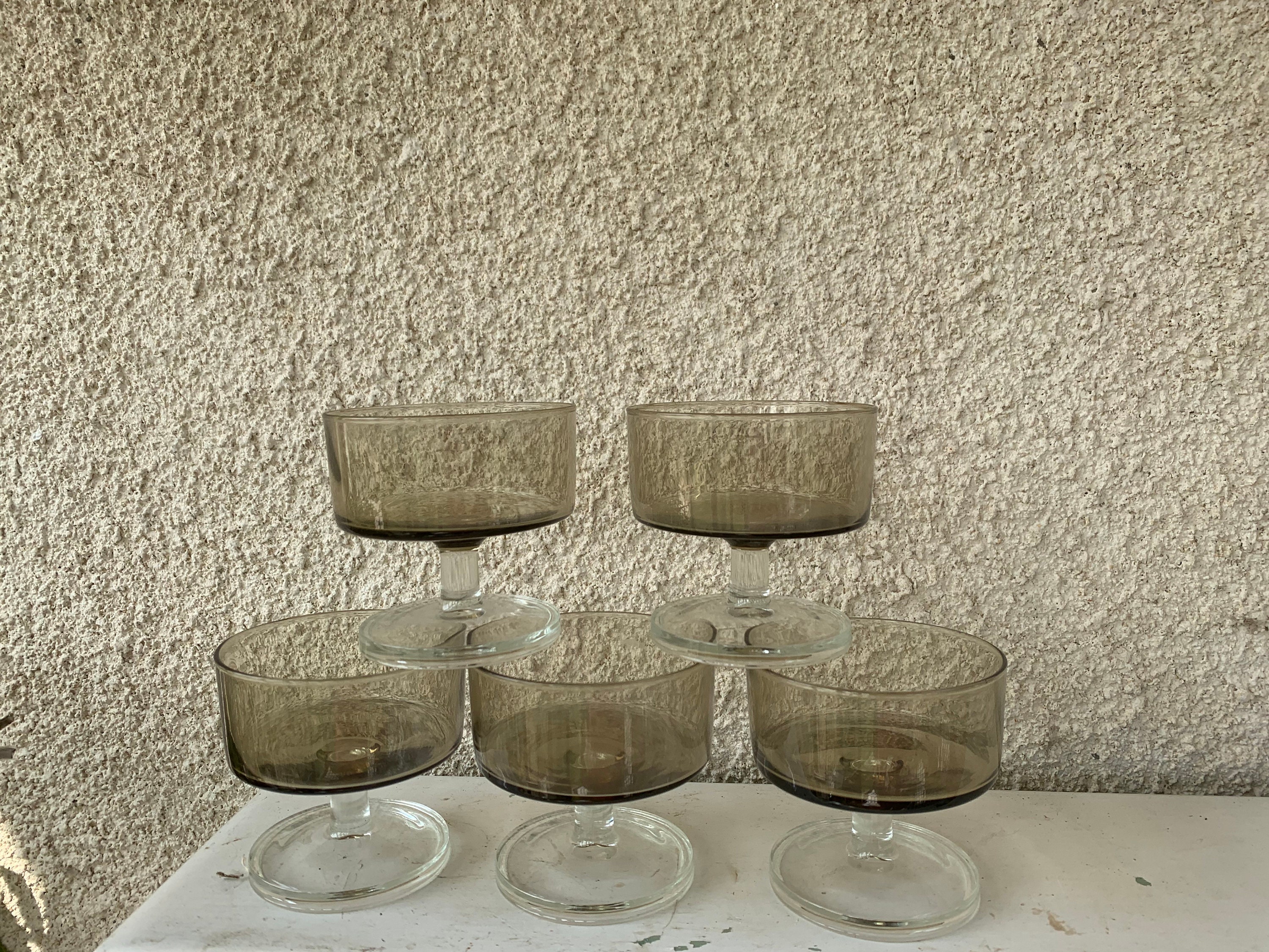 5 Coupes A Champagne ou Verrines en Verre de Couleur Brun, Kaki et Base Transparente Vintage 1970