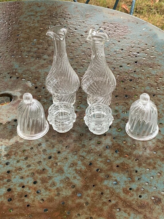 Lot composed of 6 pieces for seasoning, two glass bottles for oil and vinegar, 2 for salt and pepper and 2 bells, Art Deco