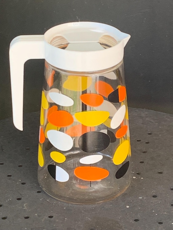 Orangeade service consisting of a decanter with multicolored pop patterns and 8 glasses of green color Vintage LESIEUR oil 1970