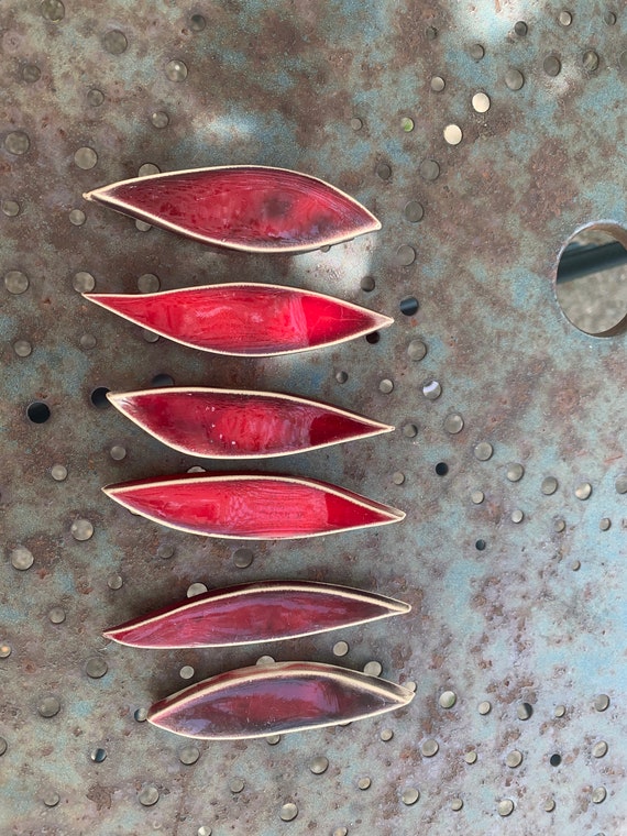 6 enamelled ceramic knife holders in burgundy red, leaf-shaped, handcrafted pottery
