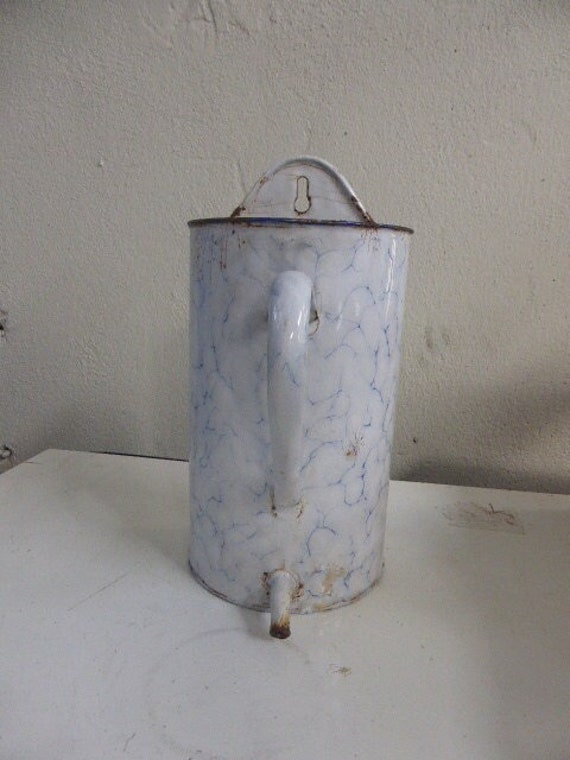 Pot enameled iron enema, graduated, white and blue, decoration, old. To hang in the kitchen for your plants or your garden