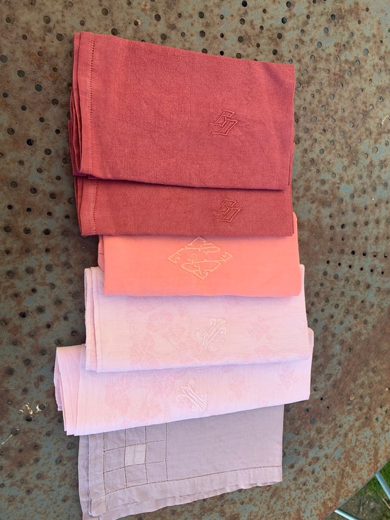 6 large dyed cotton napkins, shades of pink, embroidered and monograms, old, in Art Deco linen or cotton