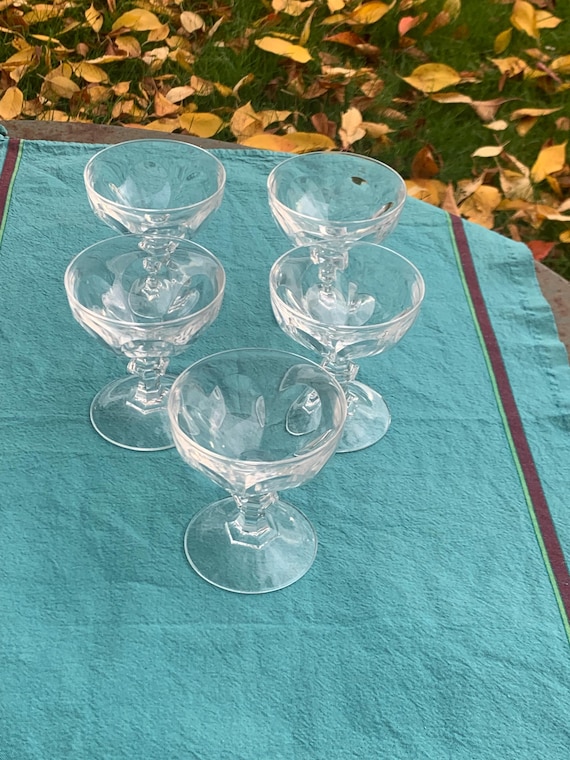 5 champagne glasses in transparent glass, embossed petal pattern, vintage