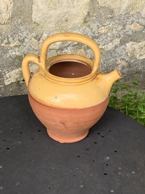Gargoulette, Provençal jug in artisanal pottery and yellow enameled on the top, Ambialet stamp, Tarn, vintage