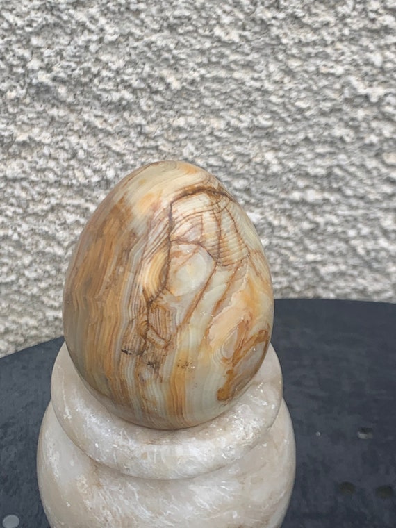 Collectible egg in vintage beige and brown vein alabaster 1970