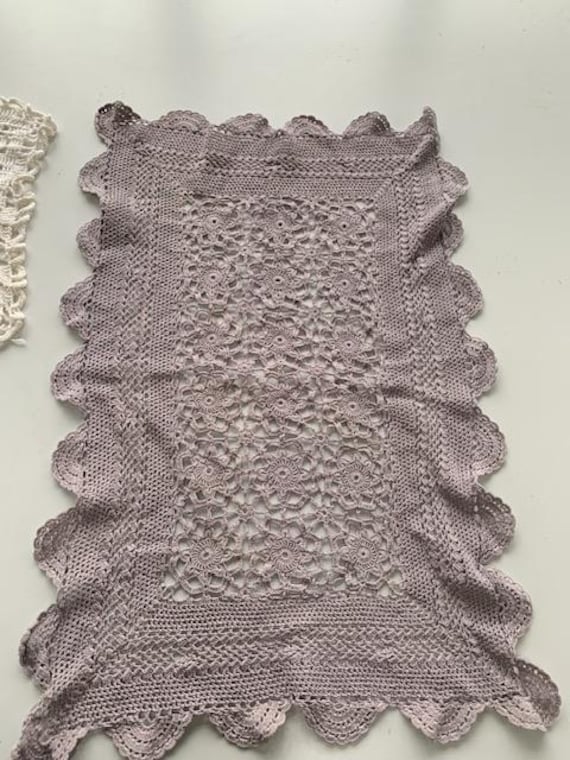 Set of three crochet doilies, artisanal, vintage 1970, rectangular shape, lavender, white and blue