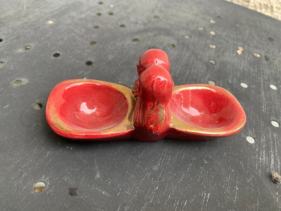 Display, empty pocket, saleron in barbotine, red enamelled ceramic signed aumont jeweler in dreux art deco