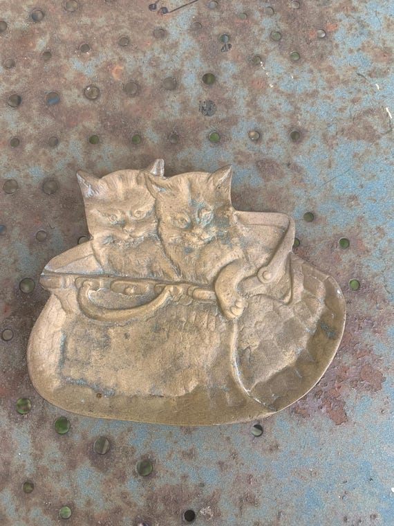 Brass ashtray, cats in a basket, vintage,