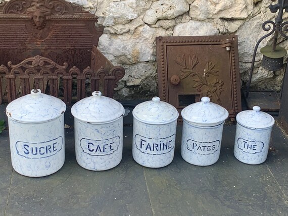 Complete series of 5 spice POTS in white and blue art deco enamelled iron, very old, sugar, coffee, flour, pasta and tea