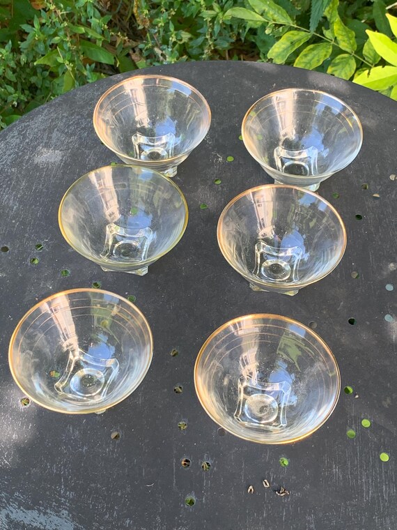 6 elegant champagne glasses in transparent glass, gold edging pattern, made in France, vintage