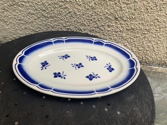 Blue flower serving platter in Art Deco earthenware. Very good condition, antique and collectible