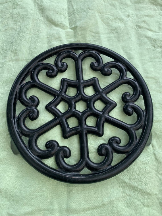 Geometric pattern trivet in vintage black enameled cast iron