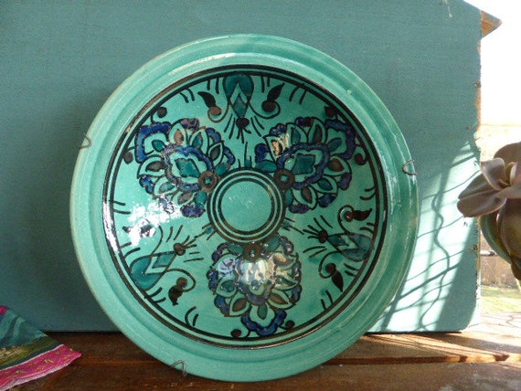 Superb fruit bowl in enameled ceramic, in shades of blue, green. Artisanal, Oriental style flowers, hanging or posing, vintage