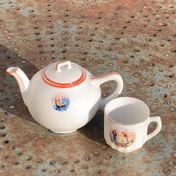 Théière en porcelaine Haviland france, décoré par haviland et Cie limoges motif Venise et tasse avec reproduction de l angelus anciennes