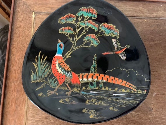 Longwy plate model the Chinese pheasant on black earthenware, creation of art unalterable colors grand feu, numbered 35221, vintage