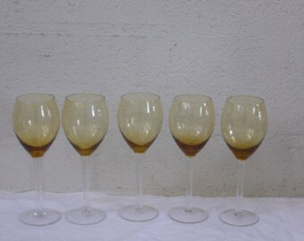 Set of glasses service consisting of 5 wine glasses, in yellow glass, chiselled with bunches of grapes and transparent base, vintage