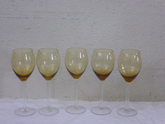 Set of glasses service consisting of 5 wine glasses, in yellow glass, chiselled with bunches of grapes and transparent base, vintage