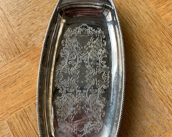 Small dish in silver metal, vintage chiseled silver color