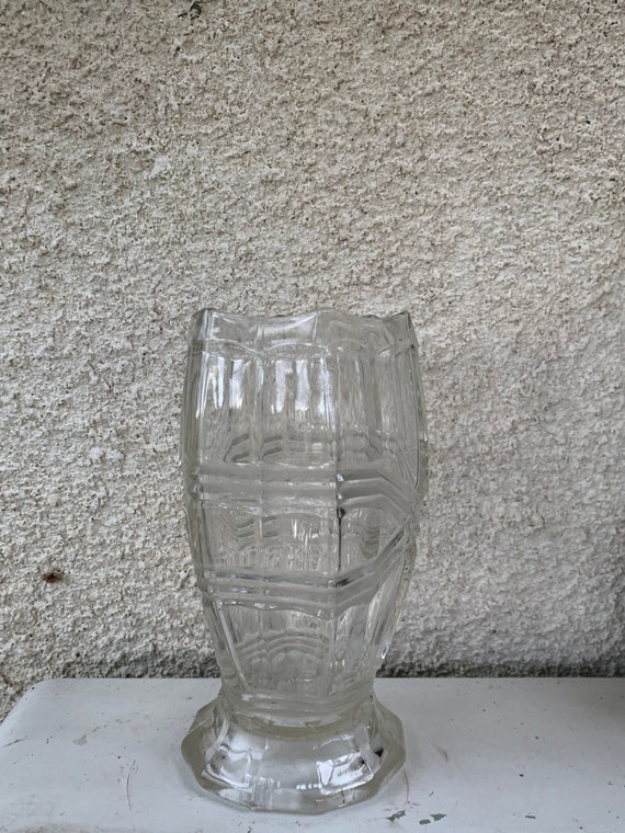 Art deco vase in transparent glass