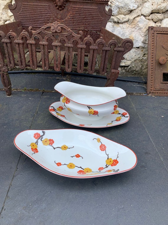 Small serving dish and sauce boat in Limoges porcelain, stamped B & Cie Limoges France, old, Japanese art deco motifs