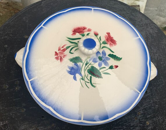Tureen, Elorn model, digoin and sarreguemines, France, patterns of red carnations and blue columbines, old