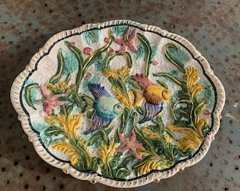 Magnificent dish in enameled ceramic slip, with fish motifs, decorative, collectible and vintage