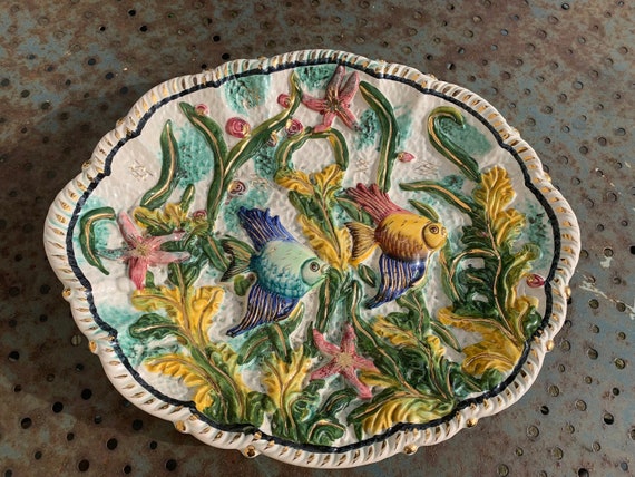 Magnificent dish in enameled ceramic slip, with fish motifs, decorative, collectible and vintage