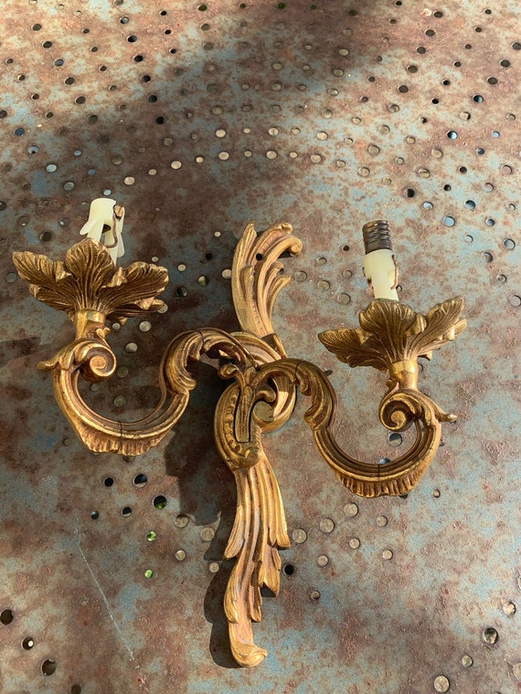 Double wall light in gilded bronze in baroque style, flower and branch motifs, vintage and collector's decoration