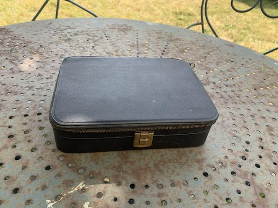 Double toiletry bag in black skai and houndstooth interior, black and white checks, composed of 8 vintage pieces 1950