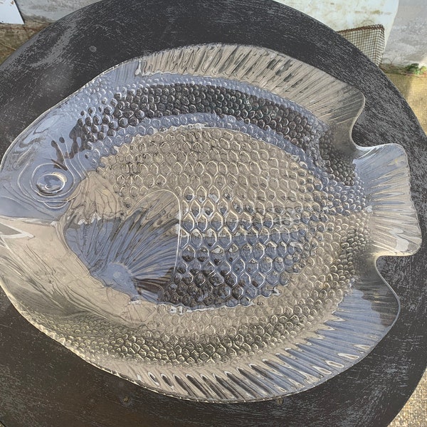 Grand plat en forme de poisson en verre transparent, made in france, vintage 1970