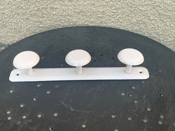 Coat rack, industrial in white lacquered metal, 3 vintage hooks