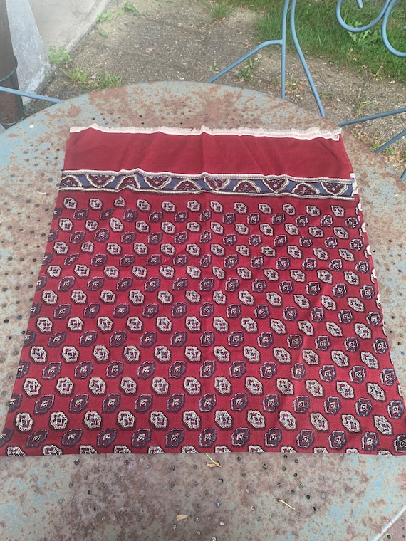 Magnificent scarf, mixed scarf, wool cheesecloth, paisley pattern on burgundy background, bohemian and trendy, vintage