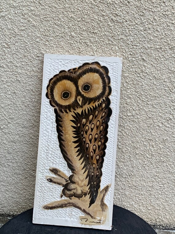 Painting the owl painted on plasterwork and signed Murati, vintage 1970