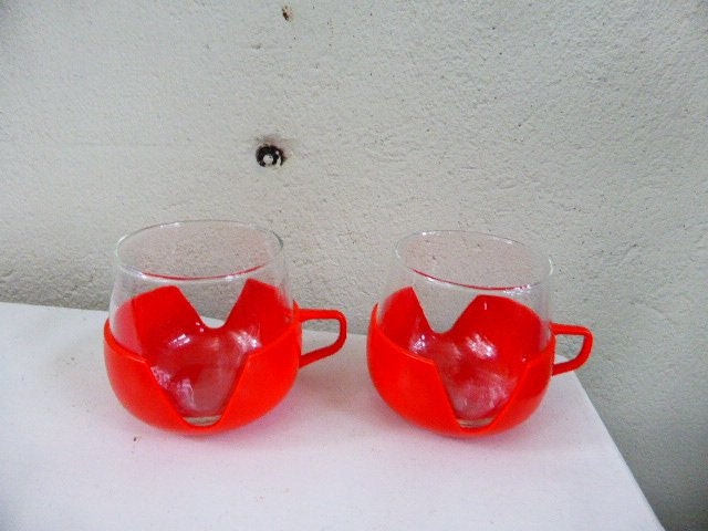 2 Tasses en Verre Transparent et Plastique Rouge Vintage 1970