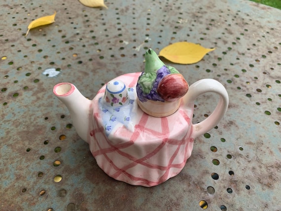 Tea table with tablecloth and fruit bowl, enameled ceramic kitsch, barbotine, vintage