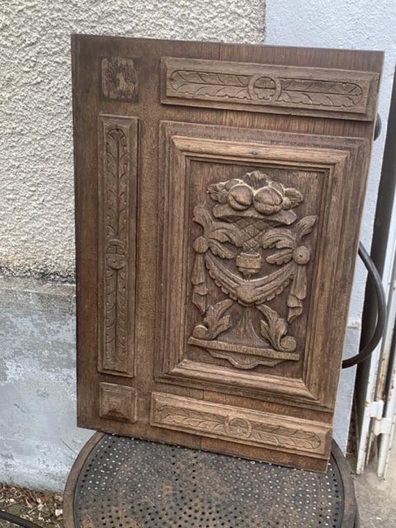 Porte de placard, panneau décoratif, coupe de fruits en bois sculpté.état d usage bon, il manque un élément.