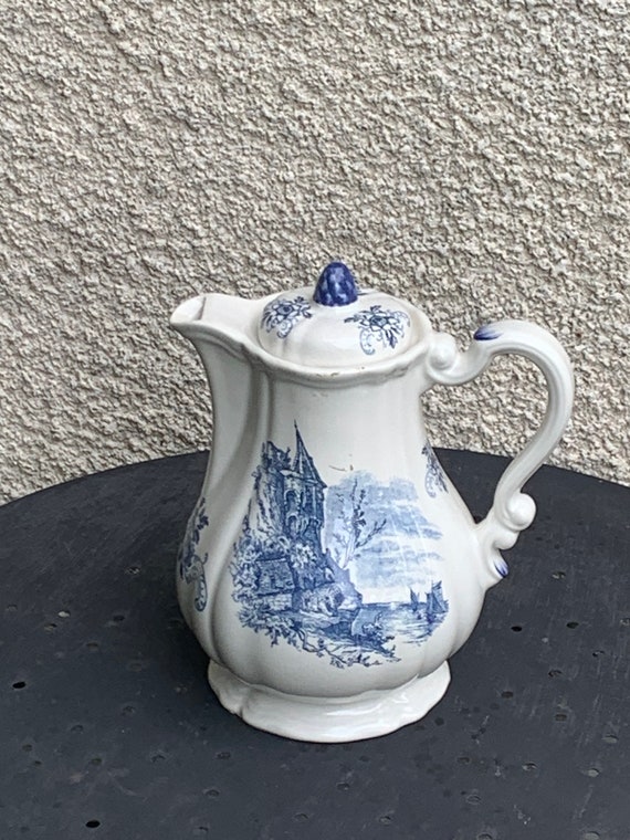 Coffee service, composed of a Surrey earthenware coffee maker, Sarreguemines, and 4 cups and 5 saucers, rusticana, Villeroy and Boch