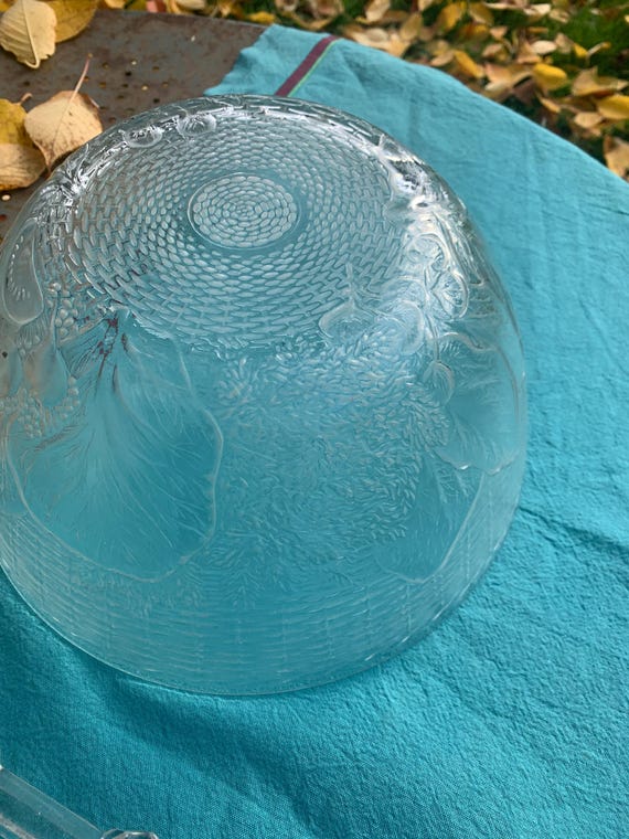 Large transparent glass salad bowl, radishes in relief, made in France, vintage