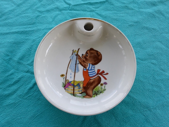 Porridge plate, Little bear spreads its linen in PILLIVUYT porcelain, made in France, numbered vintage