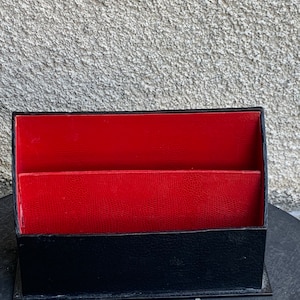 Porte courrier, porte cartes en carton, habille de simili cuir, deux compartiments, rouge et noir, vintage
