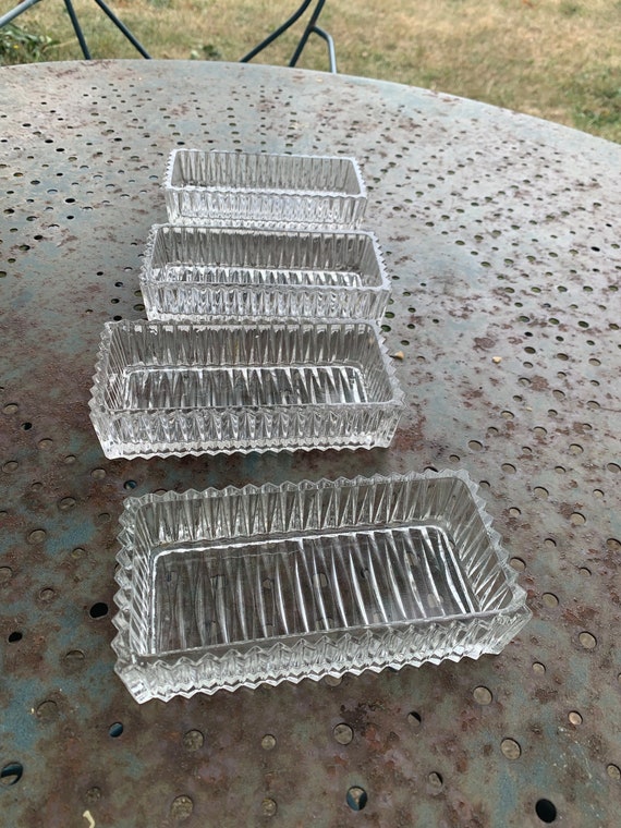 4 ravines, aperitif servers, ramekins, in transparent mold glass, rectangular vintage 1960,